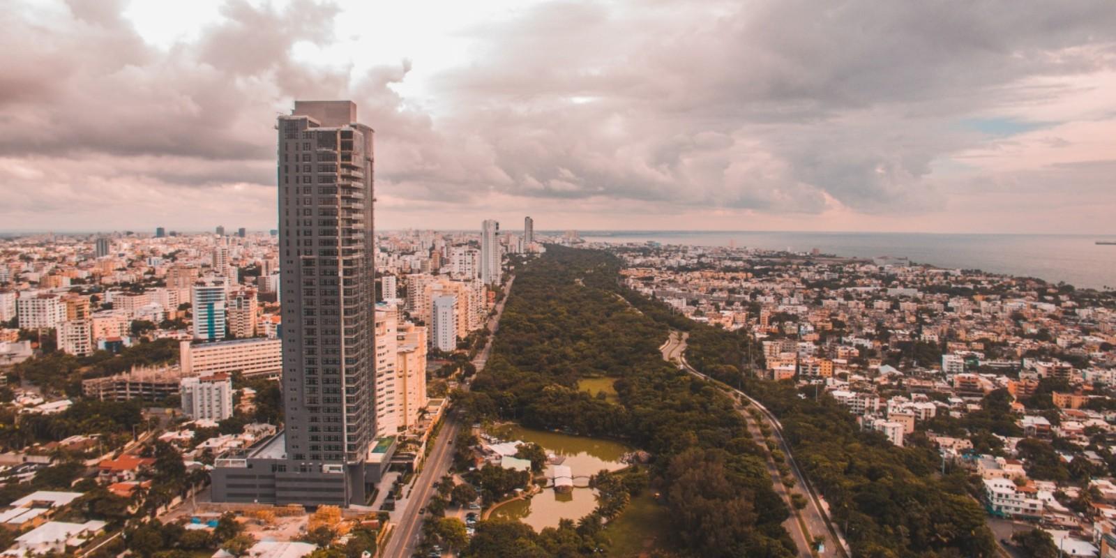 ¿Qué tan seguro es invertir en rascacielos residenciales en SDE frente a zonas tradicionales del DN?